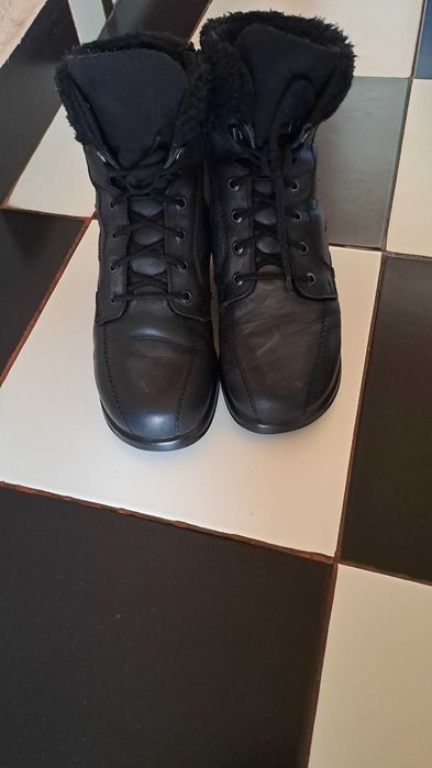 Продавам  ортопедични  дамски   боти  по  НЗОК .