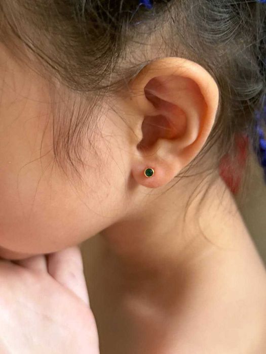 Прокалывание ушей только с выездна дом в салоне не работаю