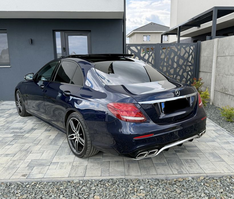 Mercedes Benz E220 AMG 4 Matic