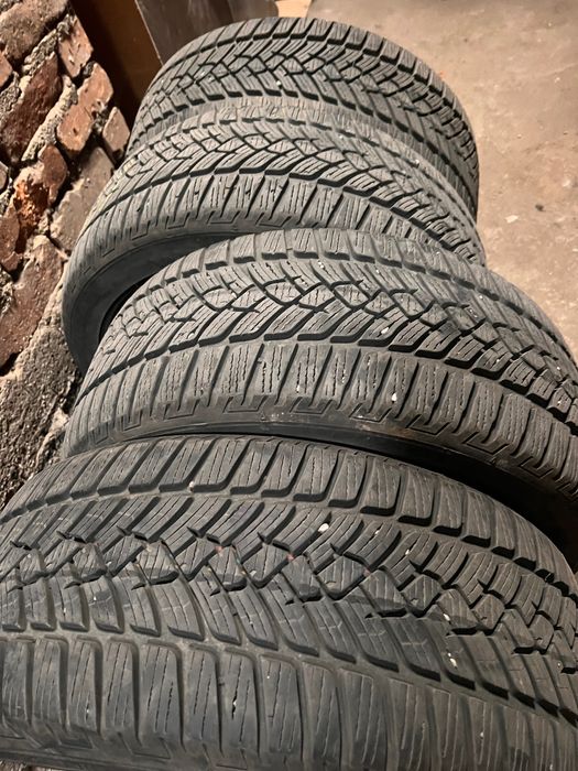 4бр 225/45/17 XL, ЗИМНИ КАТО НОВИ!!!малко карани на два сезона!!!