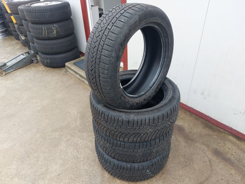 125 lei bucata! Set anvelope M+S/IARNA 225 50 17 Continental