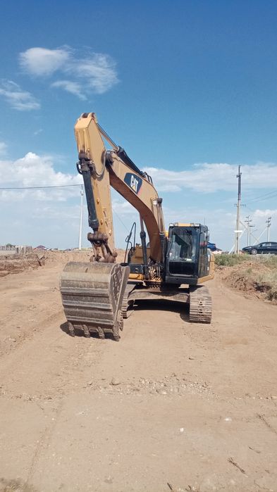 Готовы к работе экскаваторы и бульдозер, техника сат