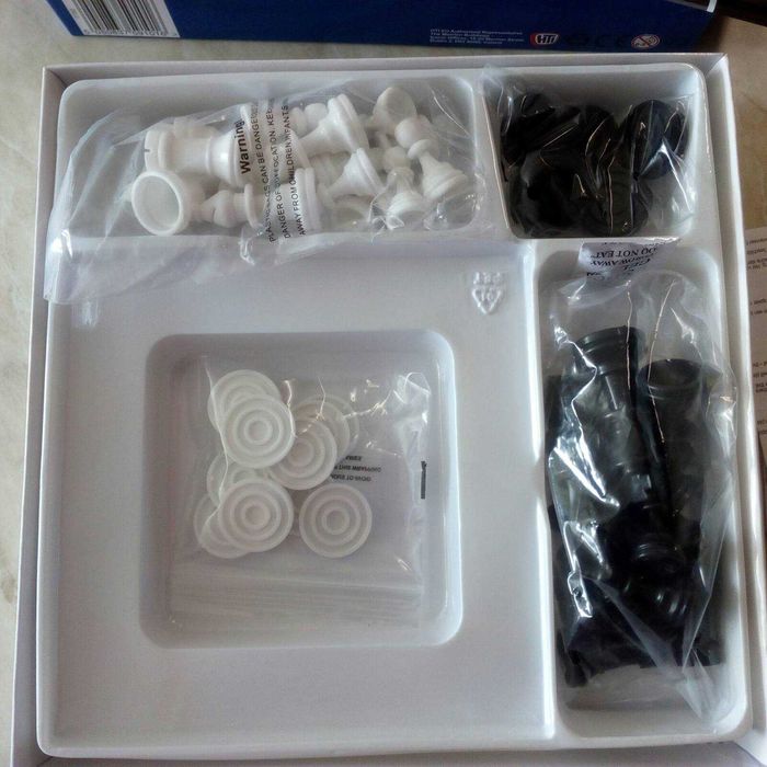 Нов Шах и Дама 2 в 1.Нов комплект перца за Бадминтон,федербал.