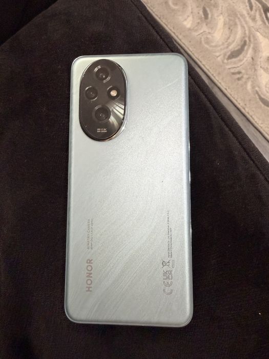 Honor 200,512GB,12 GB RAM