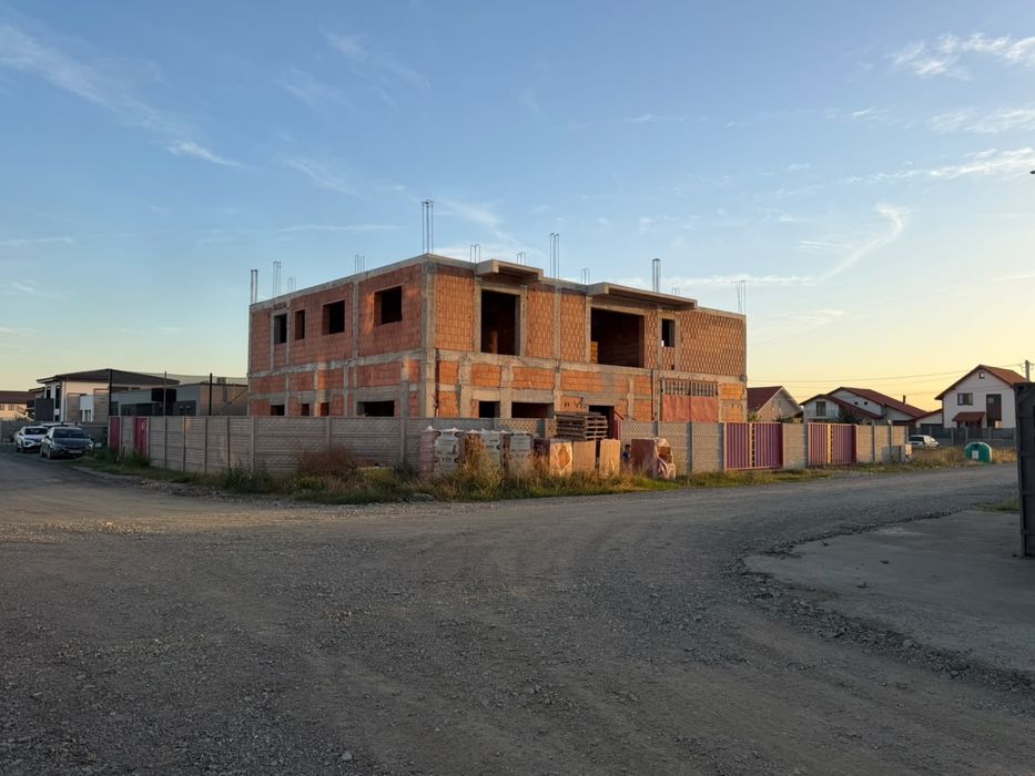 Clădire P+1E+M Spațiu Comercial+Locuință+694mp Săcălaz, Cartier Europa