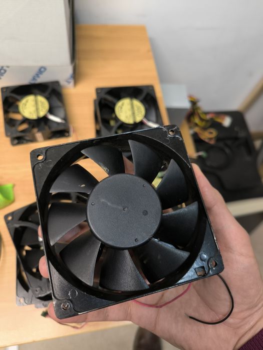 Мощни вентилатори на 12V / 1,95A