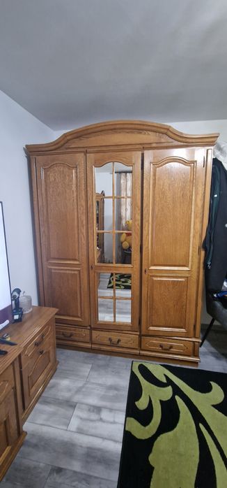 Vand mobila din lemn masiv!