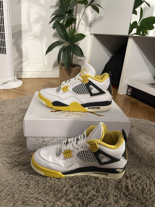 Nike Air Jordan 4 Sulfur, mărime 38.5, stare superba