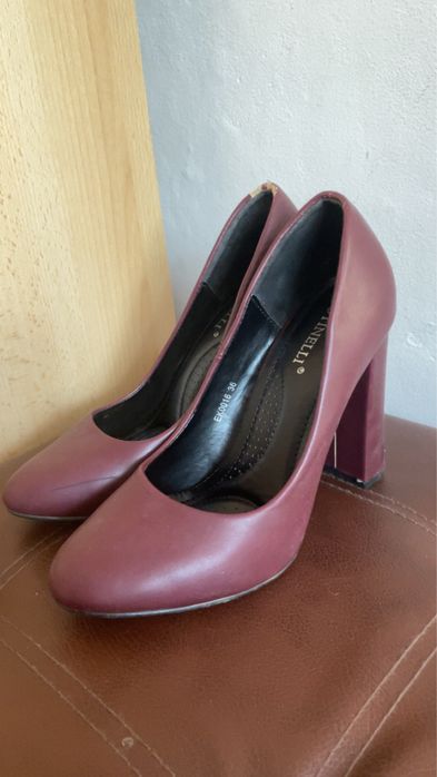 Pantofi cu toc gros