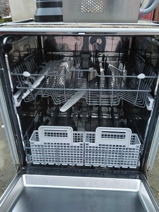 Vând mașină de spălat vase incorporabilă Bauknecht perfect funcțională