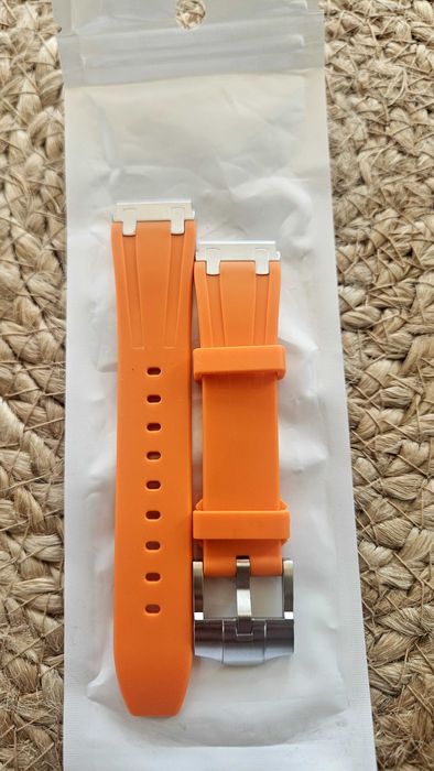 Продавам чисто нова силиконова каишка за часовник