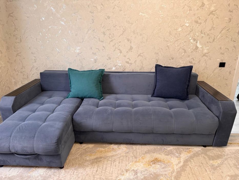 Продаётся диван.