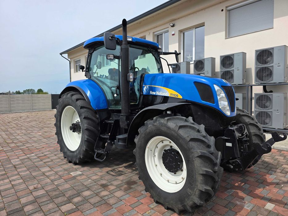Tractor New Holland T7030