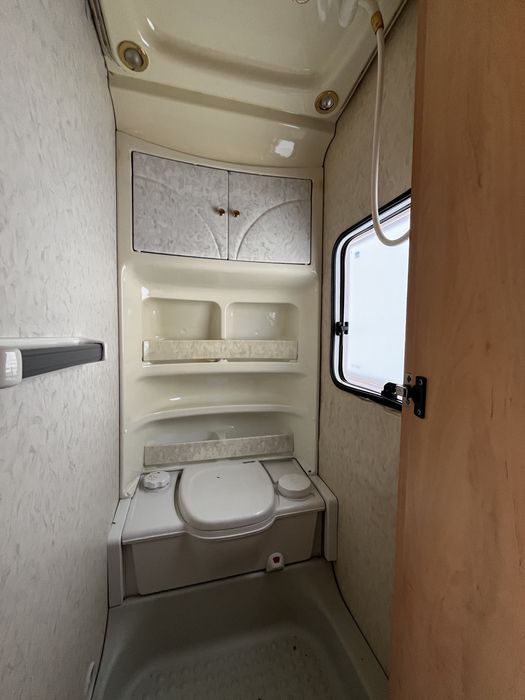 Каравана за 6 души Hobby DeLuxe 560