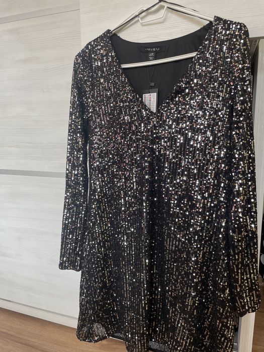 Нова бляскава рокля с етикет