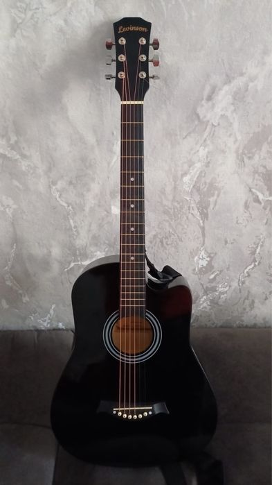 Продам гитару акустическую