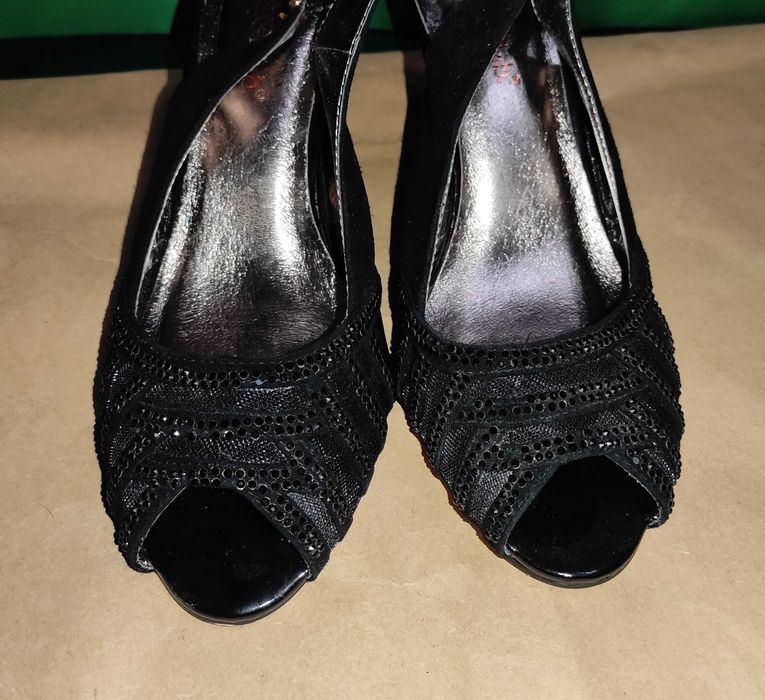 Туфли со стразами с открытым носом