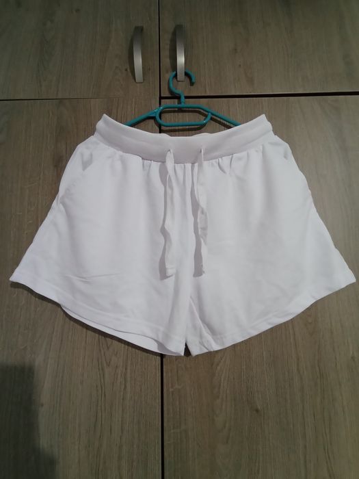 Pantaloni scurți cu buzunare