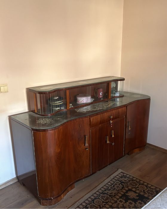 Mobila veche din lemn masiv