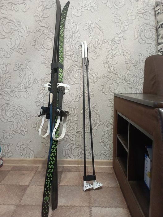 Продам детские лыжи