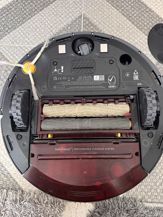 прахосмукачки  iROBOT Roomba 976 и  iROBOT Roomba 981