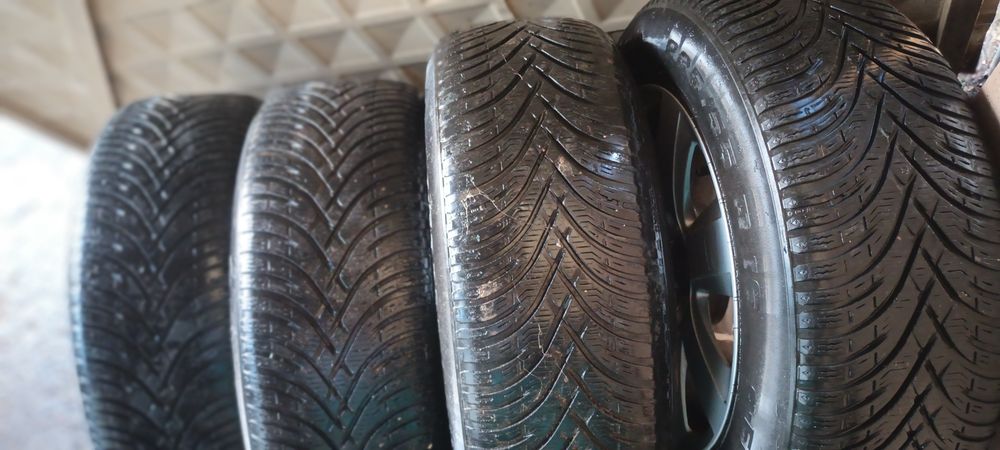 Продавам гуми с джанти 5х112 16цола,за wv audi.