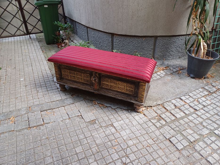 Comoda veche orientală