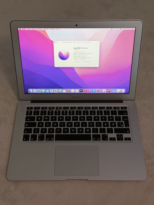 Macbook Air 13 inch SSD 256 , 8GB Ram, i5 baterie in stare excelenta !