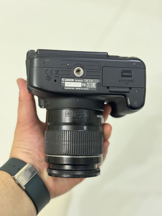 Canon EOS 700D с объективом