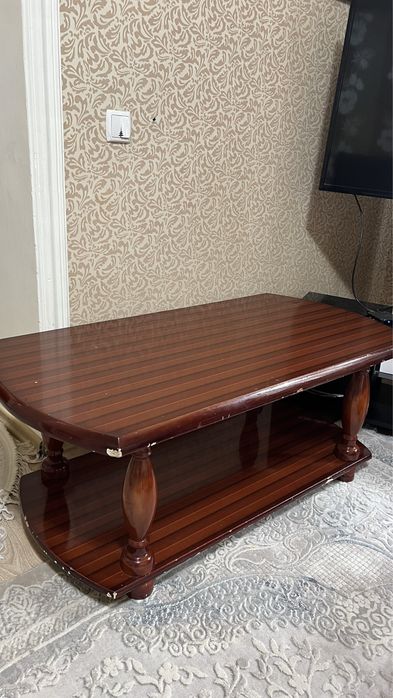 Деревянный стол