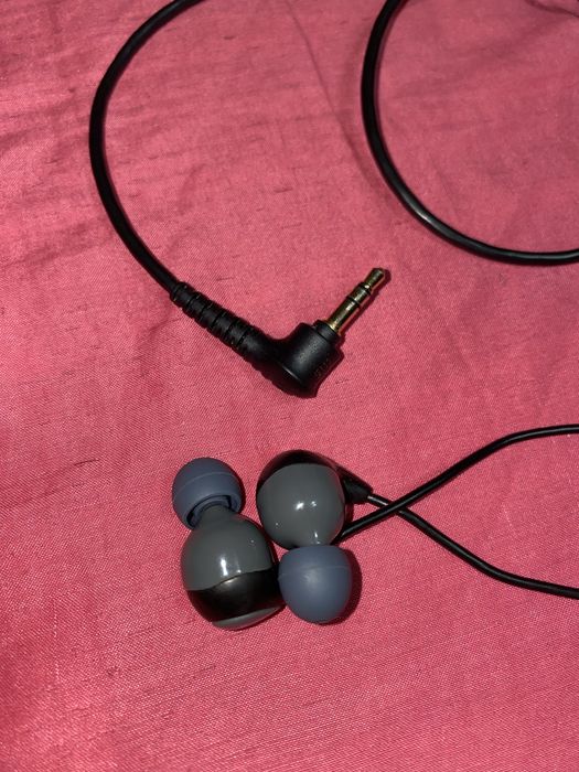 Продам наушники Shure