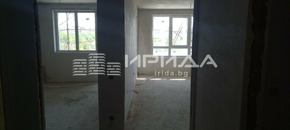 Двустаен апартамент в кв. Дървеница