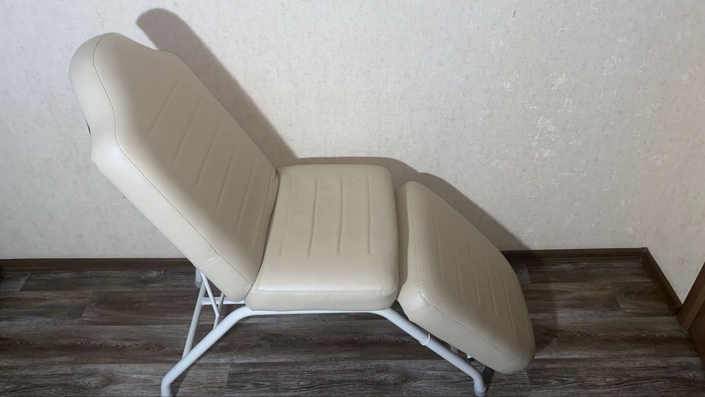 Продам кушетку б/у