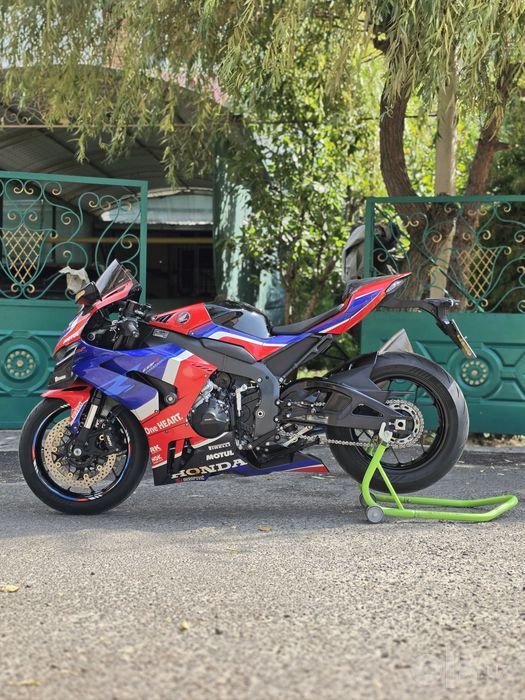 Сотилади Honda cbr1000rr-r fireblade