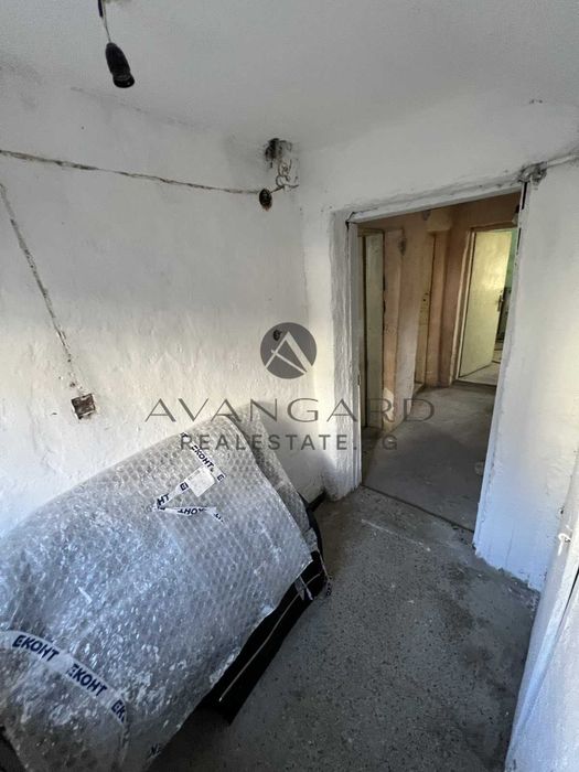 оф.22062 Етаж от къща + сутерен / Прослав