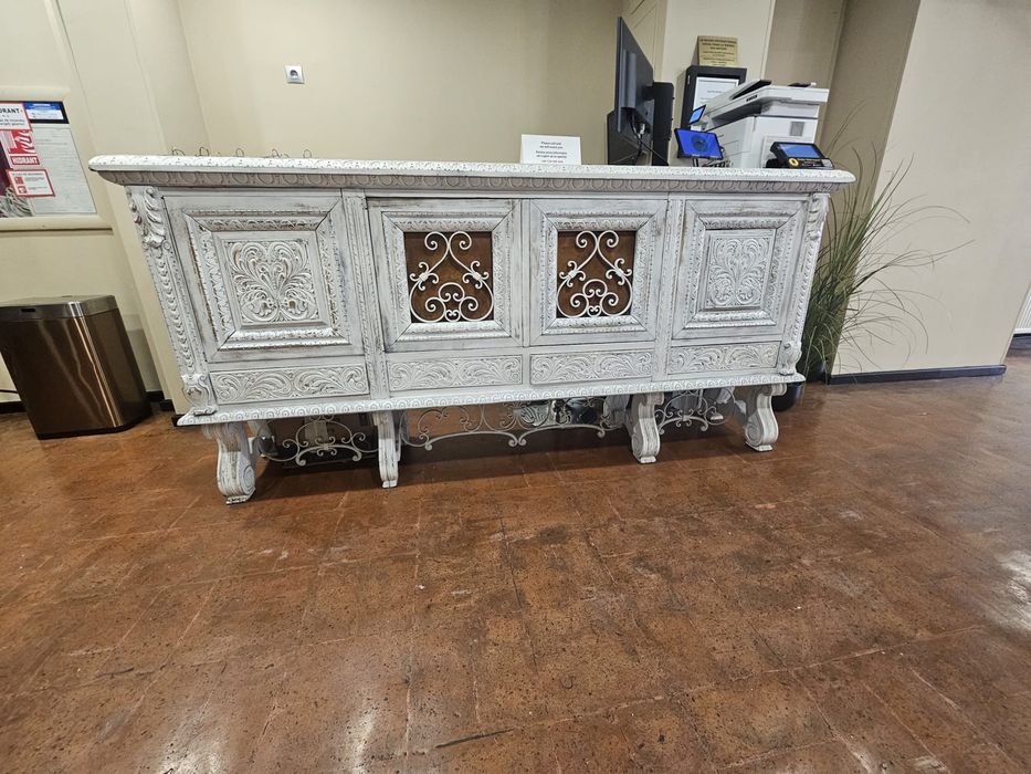 Comoda stil antic (folosita ca receptie)