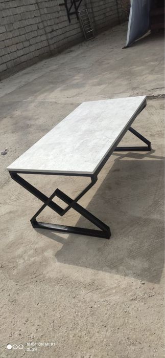 Журналний стол в стиле лофт