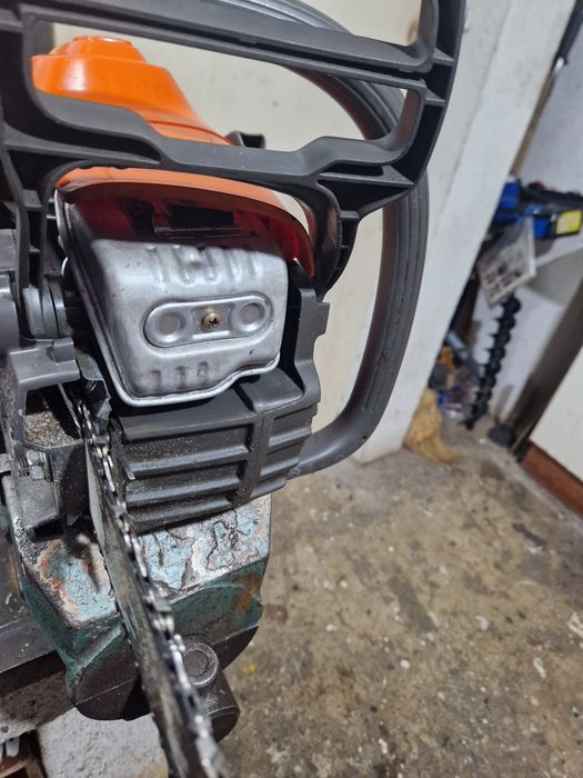 Motofierastrau Husqvarna 135