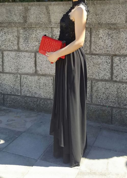 Дългата черна рокля с гол гръб/ Dalga cherna roklia