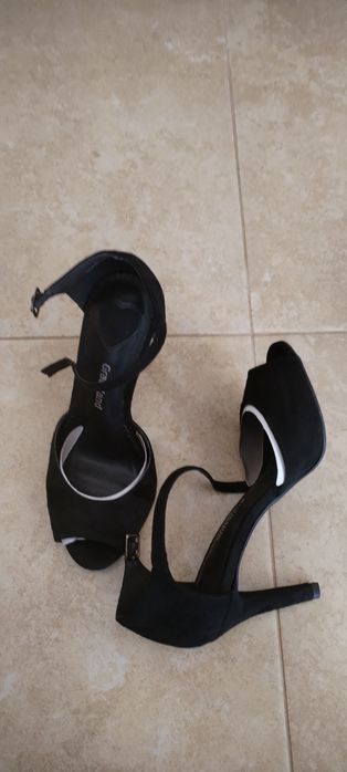 Черни обувки на ток