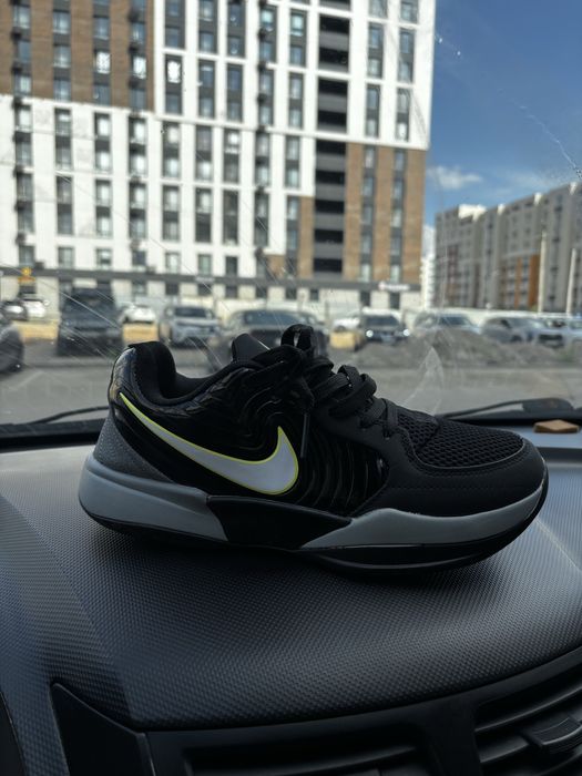Кроссовки nike  продам