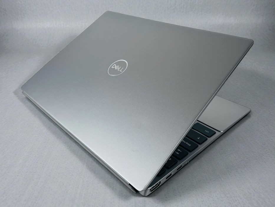 Лаптоп Dell Vostro 5320 13,3' 2K 1920x1200 i7-1260P 16GB RAM 512GB SSD Перфектен! Гаранция!