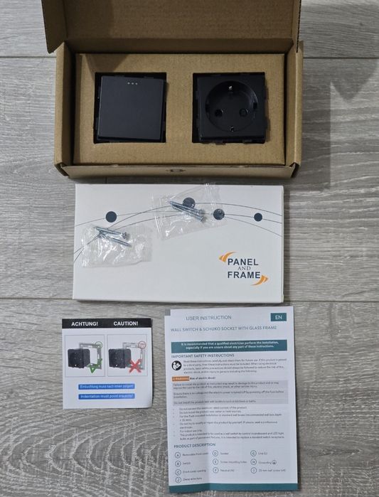 Priză Schuko cu întrerupător tactil, panou sticlă cristal, negru