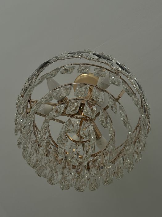 Lustră / candelabru auriu cu cristale design elegant