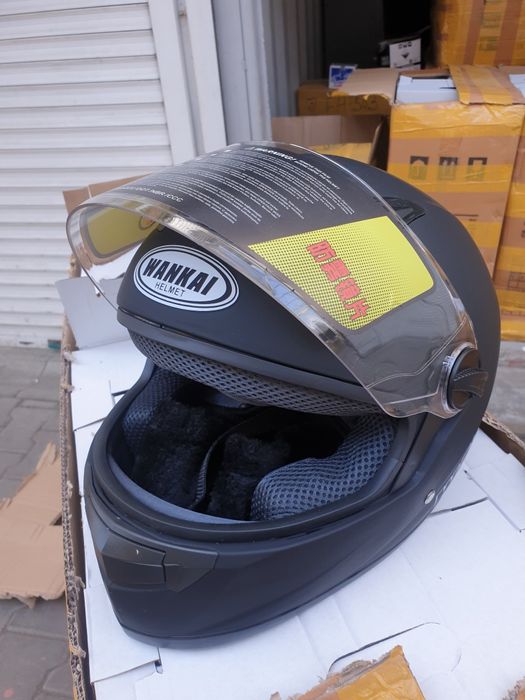 Шлем каска новая