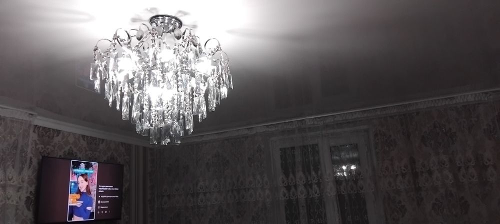 Продам красивую люстру