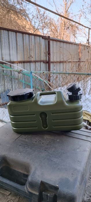 Канистра - умывальник автомобильный