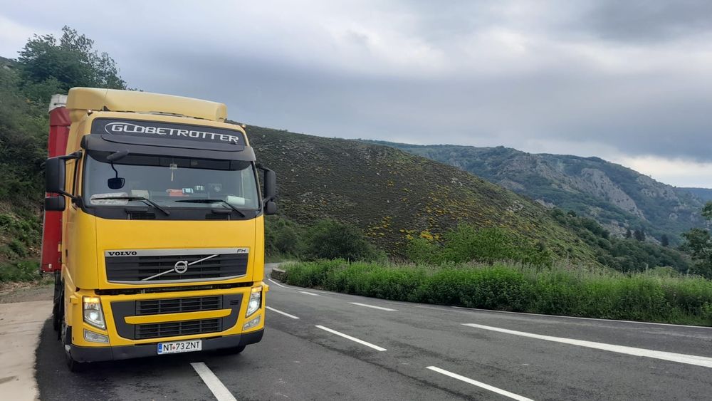 Vând sau schimb cu semiremorcă