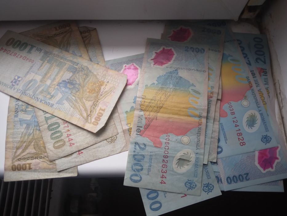 Bancnote de 1000 de lei și 2000 lei