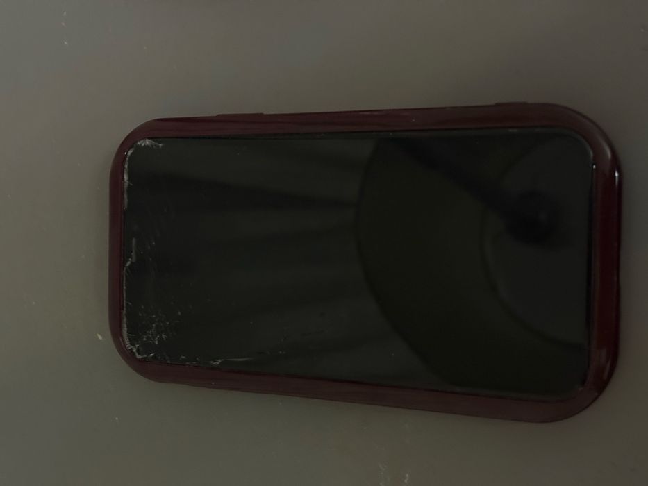 Iphone 11 красный